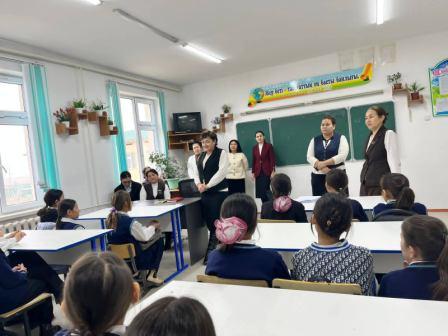 «Саналы өмір: аутодеструктивті мінез-құлықтың алдын алу және цифрлық тәуелділік» тақырыбында қыздар жиналысын өткізілді